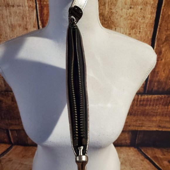 HENRI BENDEL - SPARKLE WRISTLET - NWOT!!! - Picture 2 of 5